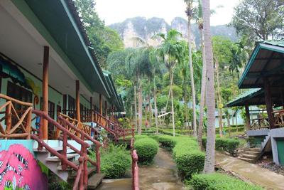 Chill Out Bar And Bungalows
