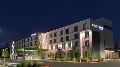 Courtyard By Marriott Portland East