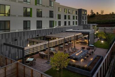 Courtyard By Marriott Portland East