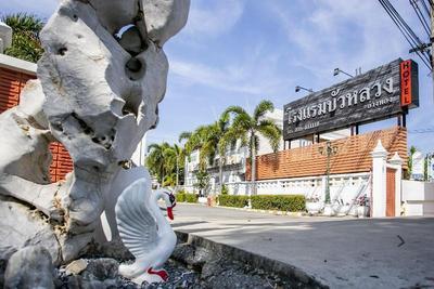 Bualuang Angthong Hotel