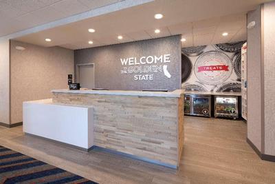 Hampton Inn Santa Cruz West
