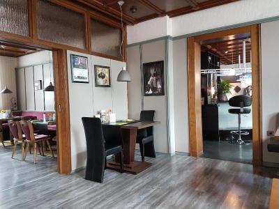 Bennett's Restaurant & Hotel