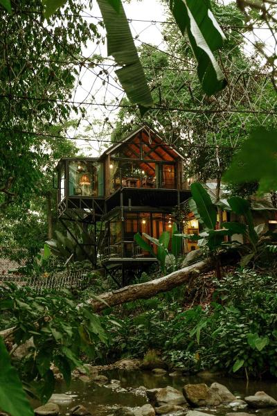 Voraman Hut by ZUZU