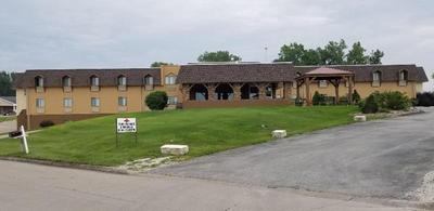 Hometown Inn & Suites