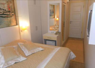 Hotel La White