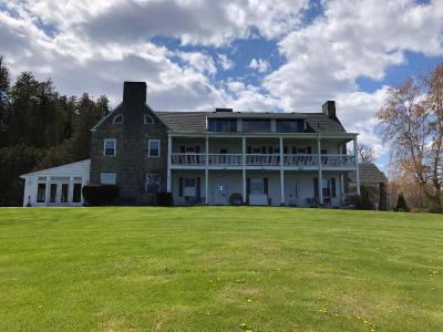 Valcour Inn & Boathouse