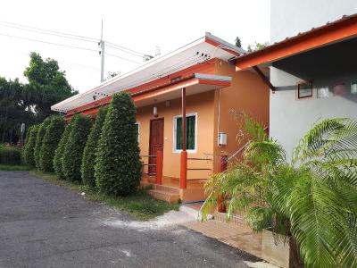 Baan Rimnam Resort