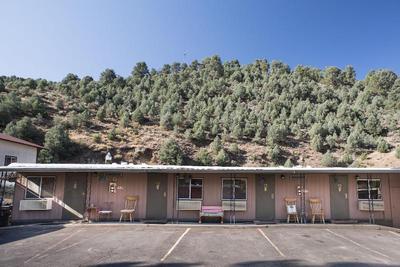 Cozy Mountain Motel