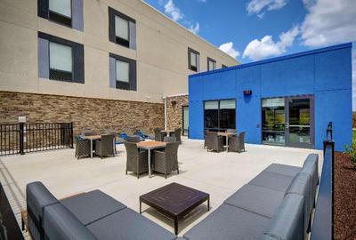 Hampton Inn Cave City