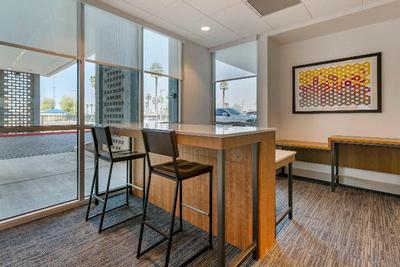 Holiday Inn Exp & Sts Phoenix Dwtn State Capitol