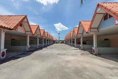 1070 Paradise Resort