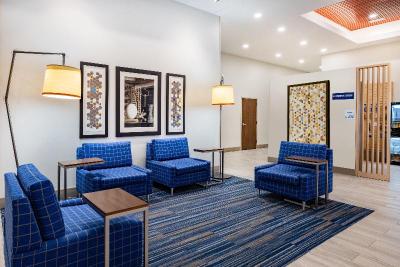 Holiday Inn Express & Suites Lincoln Downtown