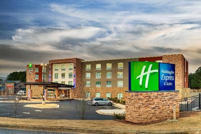 Holiday Inn Express and Suites Dawsonville