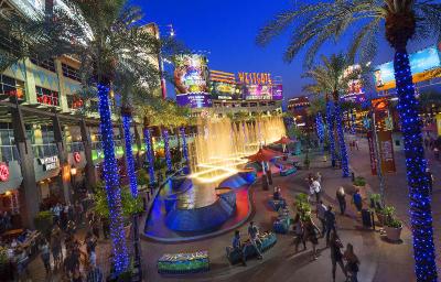 Holiday Inn Glendale - Stadium & Ent Dist