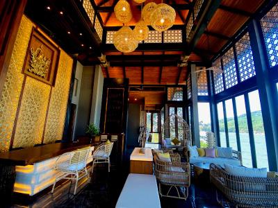 Sinae Phuket Luxury Hotel