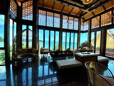 Sinae Phuket Luxury Hotel