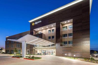 La Quinta Inn & Suites Round Rock near Kalahari