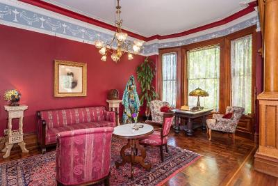 Chateau Tivoli Bed and Breakfast