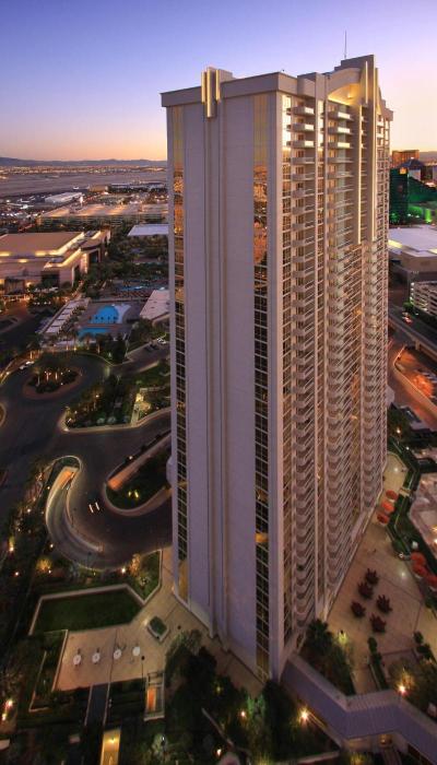 Luxury Suites International At The Signature