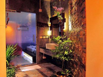 Forest Bungalows & Mama's Restaurant by ZUZU