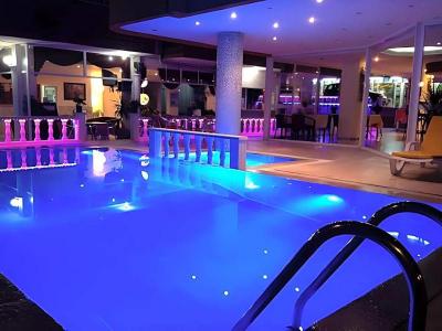 Twin Apart Hotel