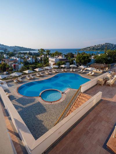Elementa Luxury Boutique Hotel