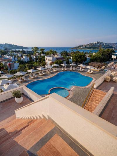 Elementa Luxury Boutique Hotel