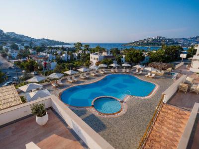 Elementa Luxury Boutique Hotel