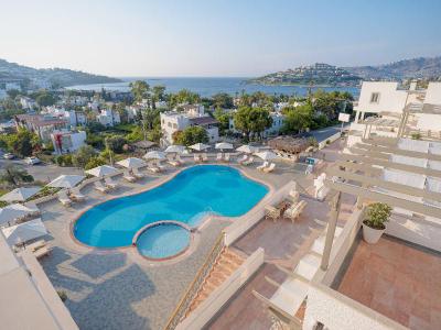 Elementa Luxury Boutique Hotel