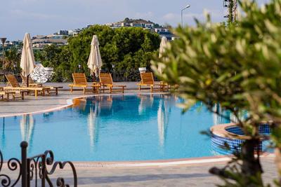 Elementa Luxury Boutique Hotel