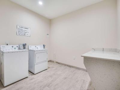 Americas Best Value Inn & Suites Houston At Hwy 6