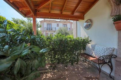 Taş Bahçe Otel Cunda