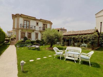 Taş Bahçe Otel Cunda