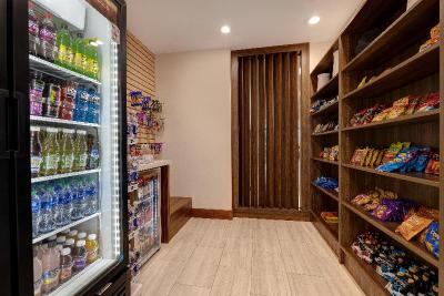 Holiday Inn Express & Suites Detroit - Dearborn