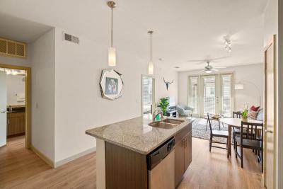 Kasa Dallas Love Field-Medical District Apts