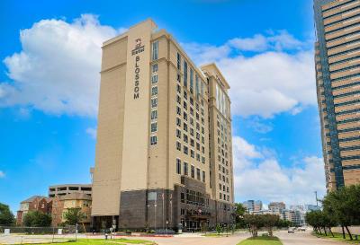 Blossom Hotel Houston, Curio Collection by Hilton