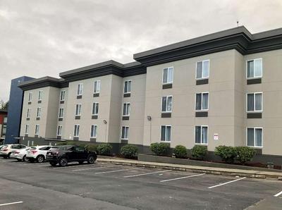 SureStay Plus Hotel by Best Western SeaTac Airport