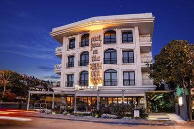 39 KALAMIS MARINA HOTEL