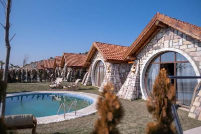 Iznik Tas Mahal Hobbit Evleri