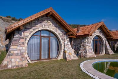 Iznik Tas Mahal Hobbit Evleri