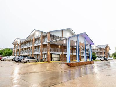 Days Inn & Suites by Wyndham Bossier City