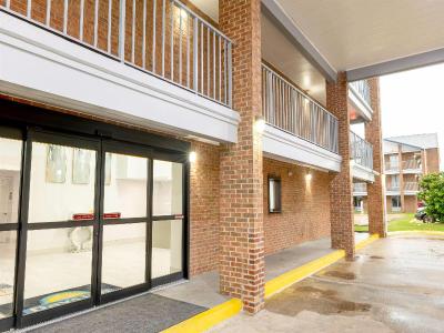 Days Inn & Suites by Wyndham Bossier City
