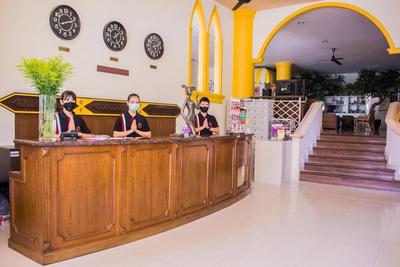 People Place Boutique in Town Hotel by ZUZU
