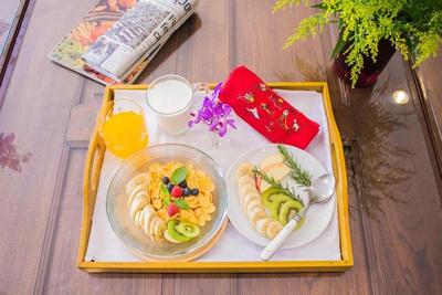 People Place Boutique in Town Hotel by ZUZU