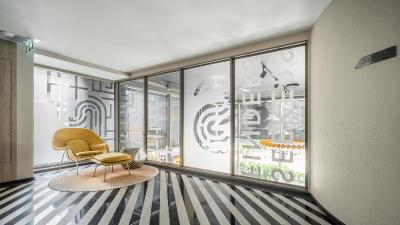Seekers Finders Rama IV Hotel, SureStay Collection
