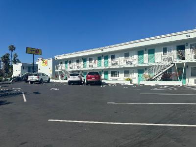 Super 8 by Wyndham Oceanside Downtown