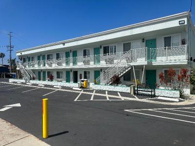 Super 8 by Wyndham Oceanside Downtown