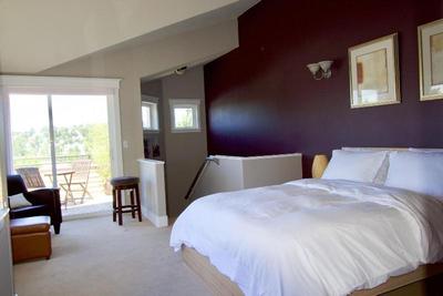 Walkable OTS Mid Century Condo-Pool
