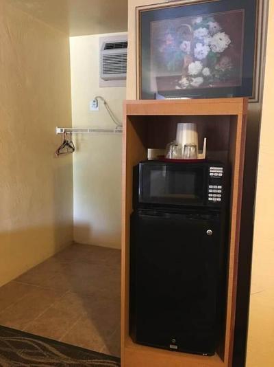 Sky Ranch Inn
