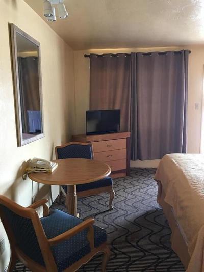 Sky Ranch Inn